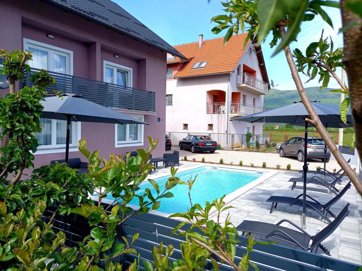 Hotel Premier House By Rd Group Korenica Exterior foto