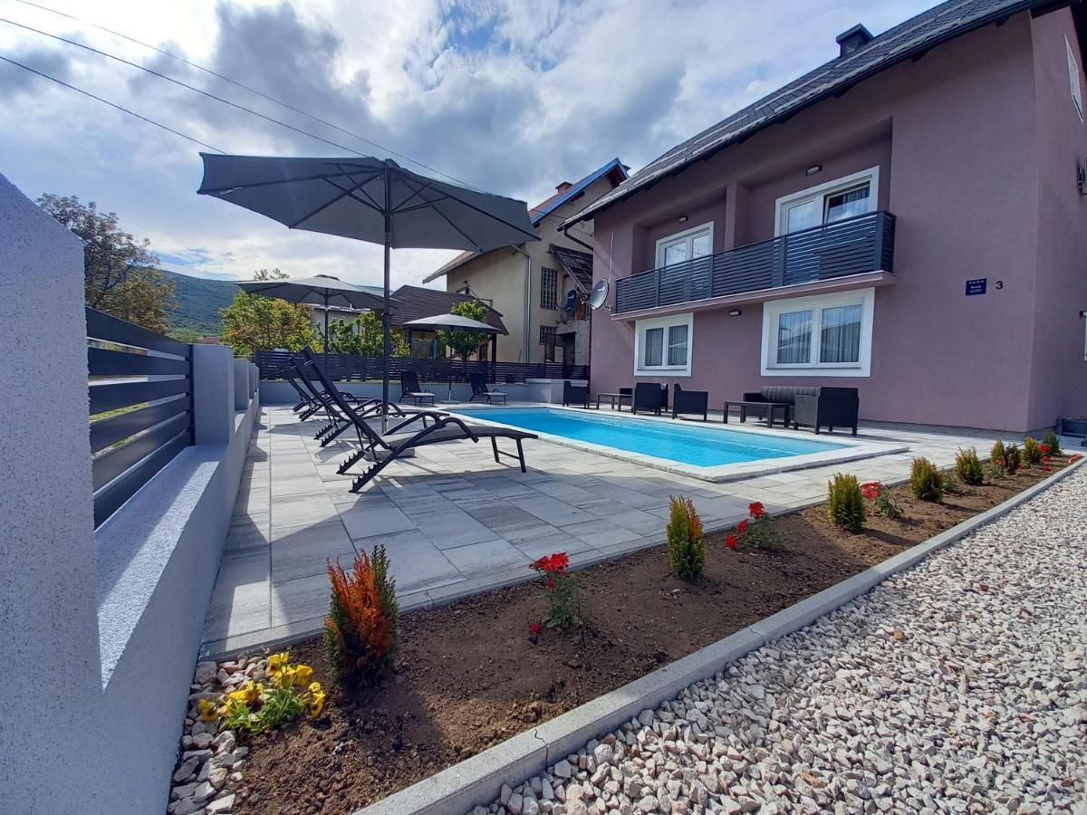 Hotel Premier House By Rd Group Korenica Exterior foto