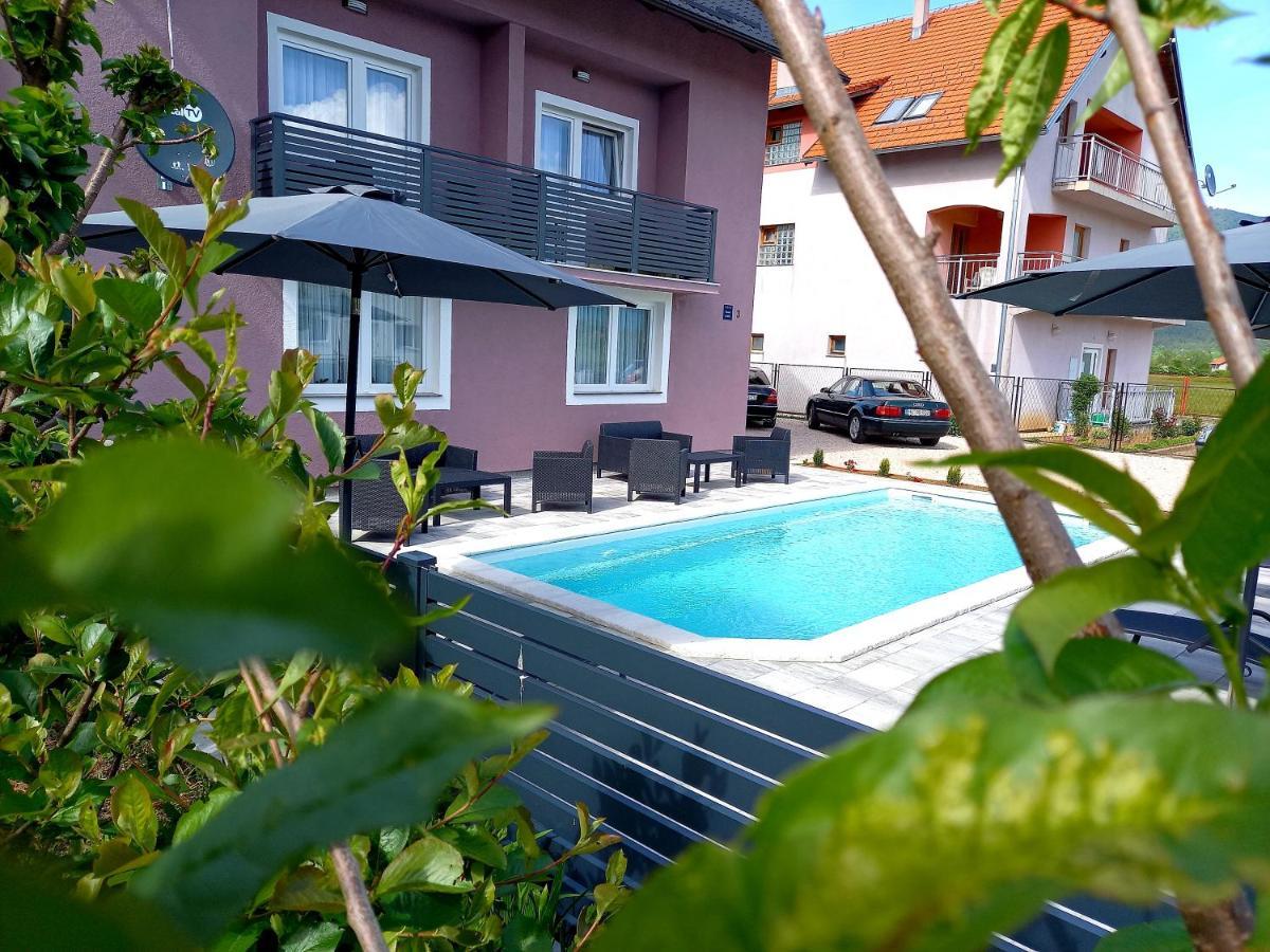 Hotel Premier House By Rd Group Korenica Exterior foto