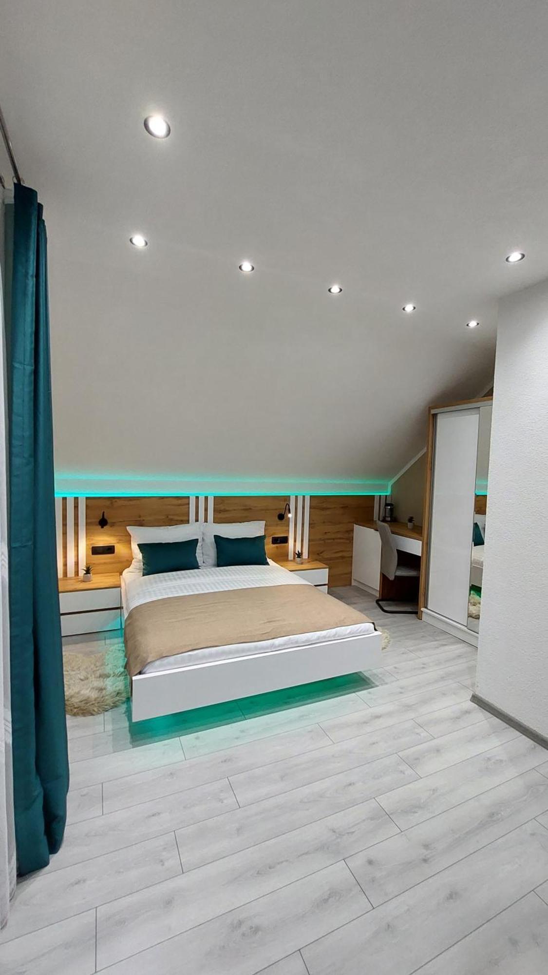 Hotel Premier House By Rd Group Korenica Exterior foto